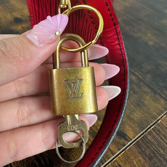 Louis Vuitton Vintage Trocadero 24 Red Epi Leather Crossbody Bag - Picture 11 of 16